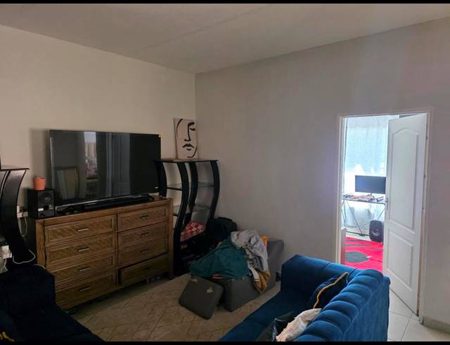 2 BEDROOM APARTMENT FOR SALE IN KEMPTON PARK CENTRAL